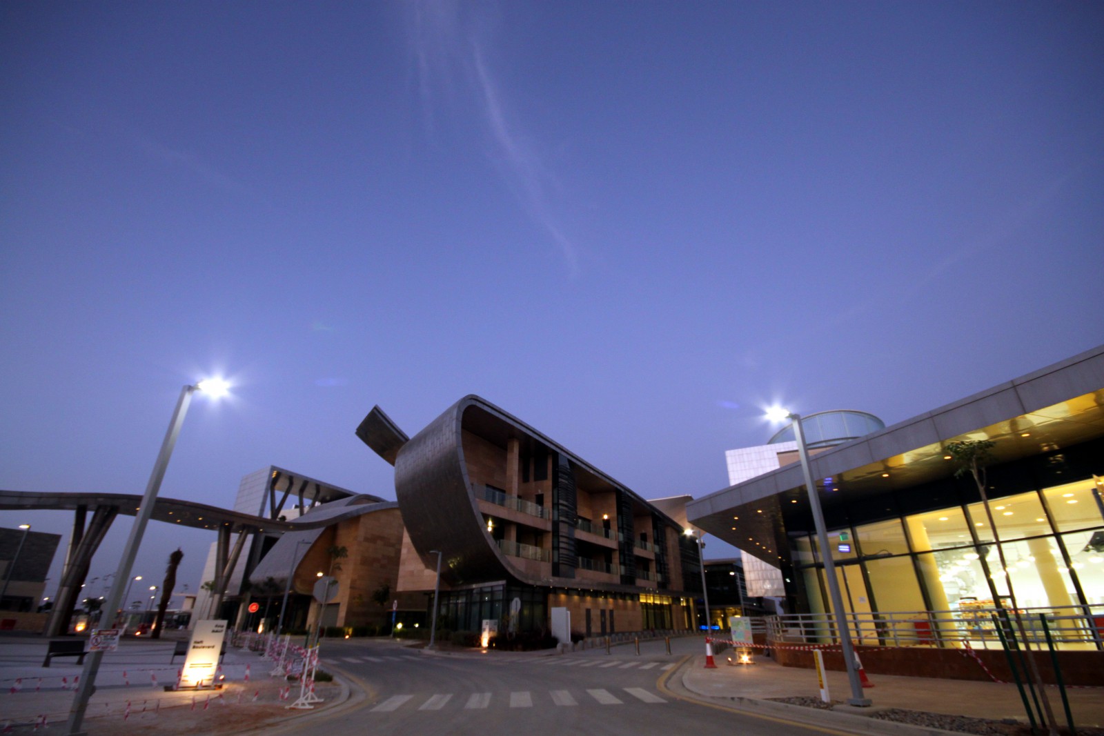 SIGNATURE ARCHITECTURAL TOWER